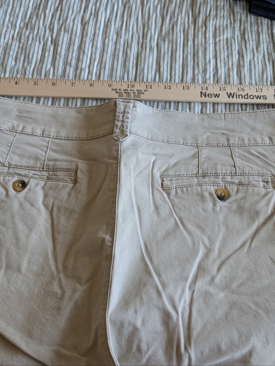 Lee Pants - Lee Straight Fit Light Khaki Shorts Size 18